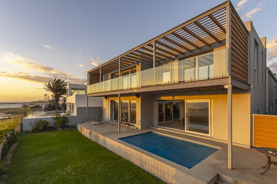 To Let 4 Bedroom Property for Rent in Harbour Island Western Cape